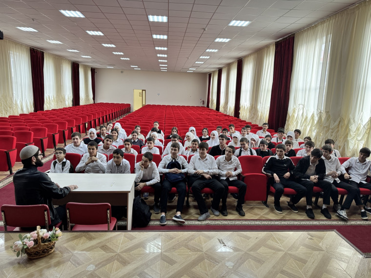 Встреча учащихся 9 – х классов с сотрудником отдела просвещения по Хасавюртовскому району.